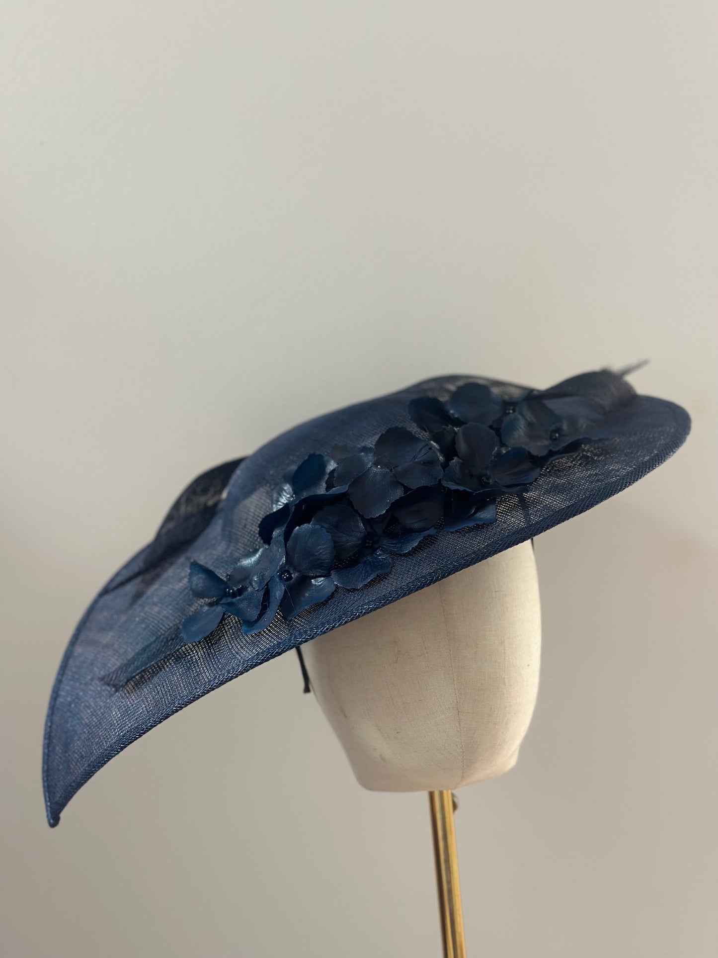 Navy pointed saucer headpiece