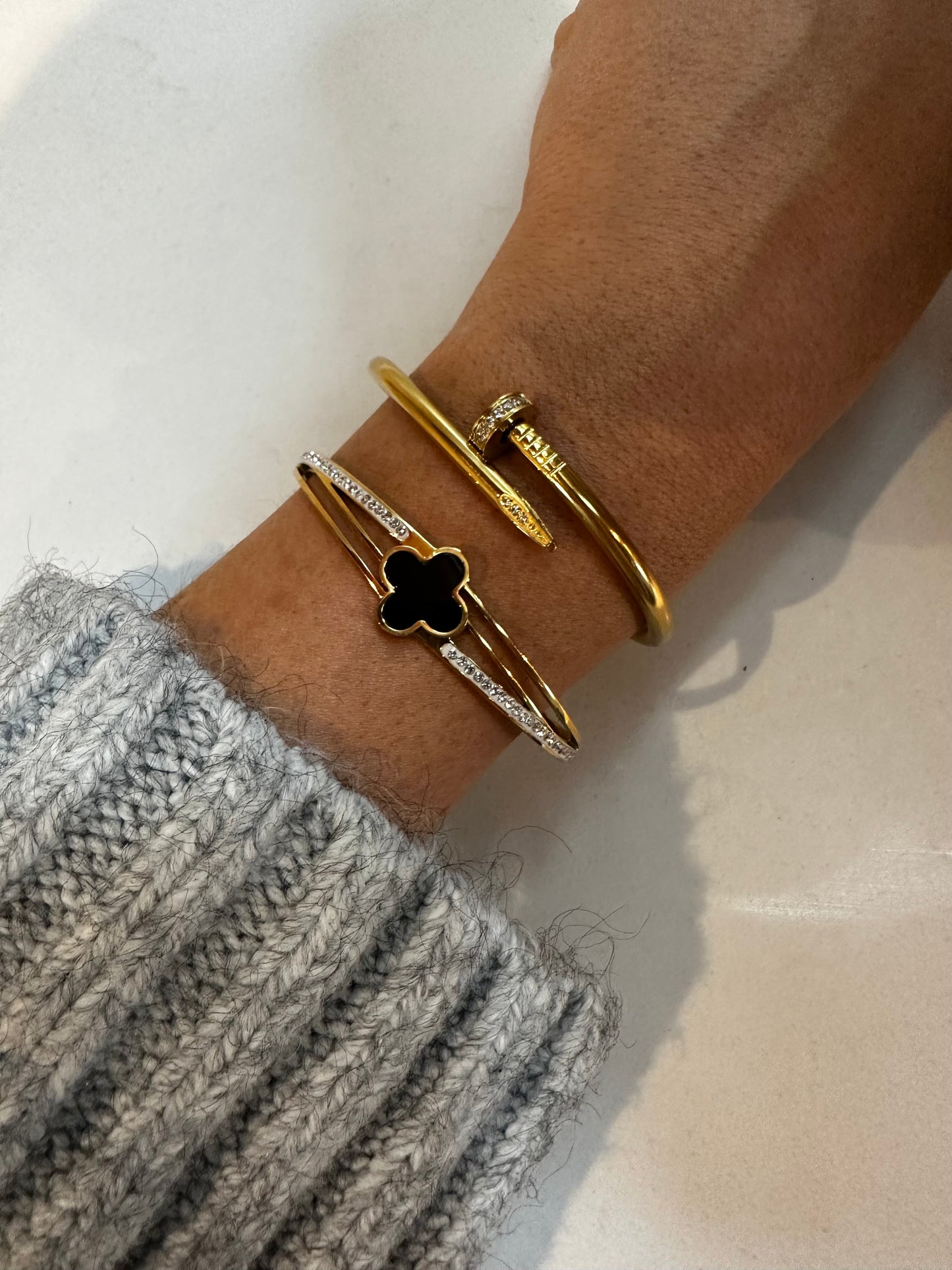 Black flower bracelet