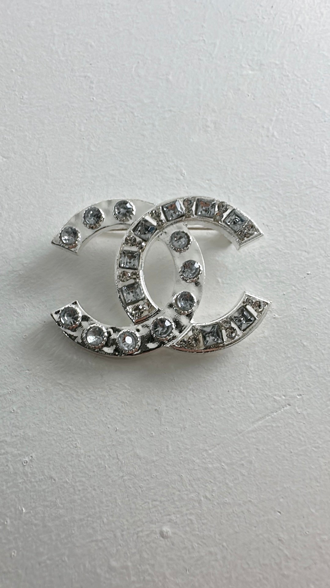 Clara brooch