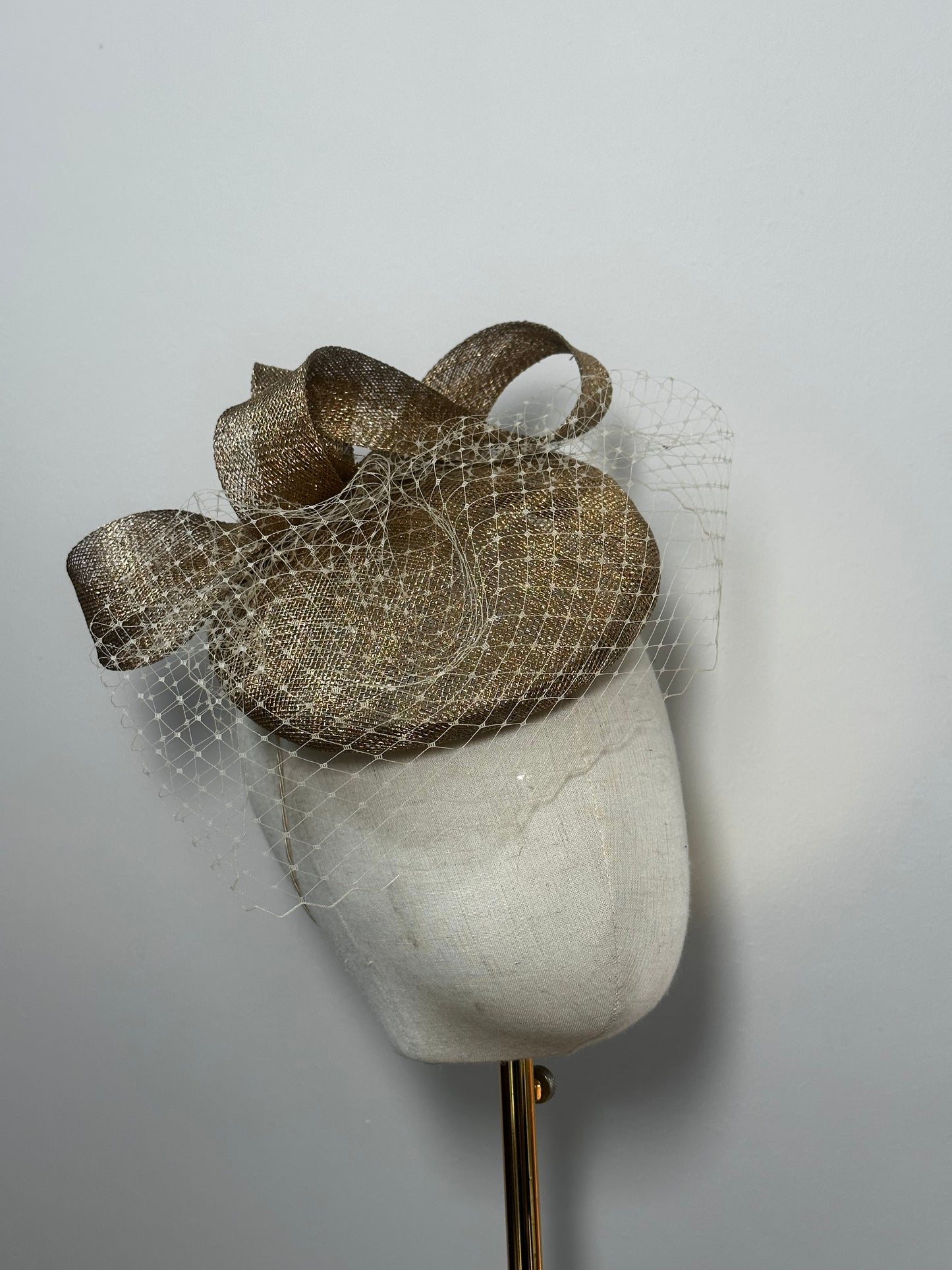 Gold swirl headpiece with netting