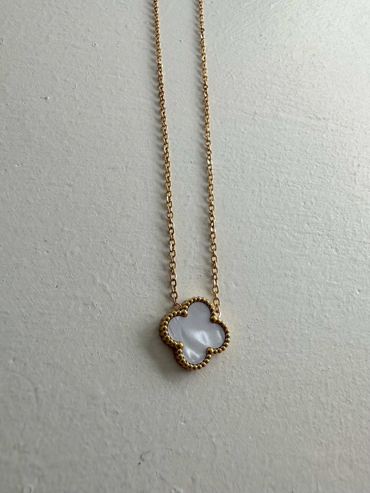 Ivory clover single pendant necklace