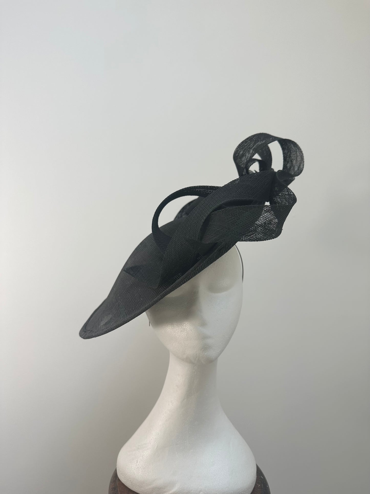 Black swirl saucer headpiece