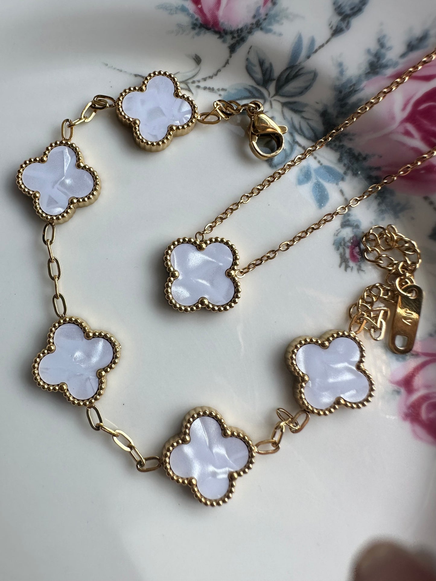 Ivory clover set