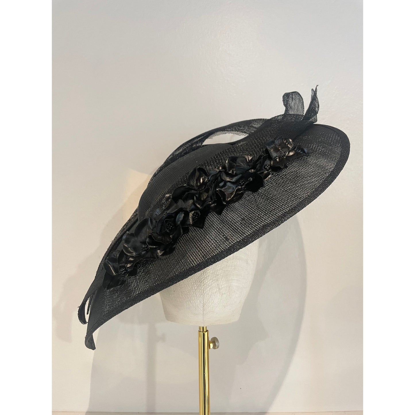 Black hat/ fascinator