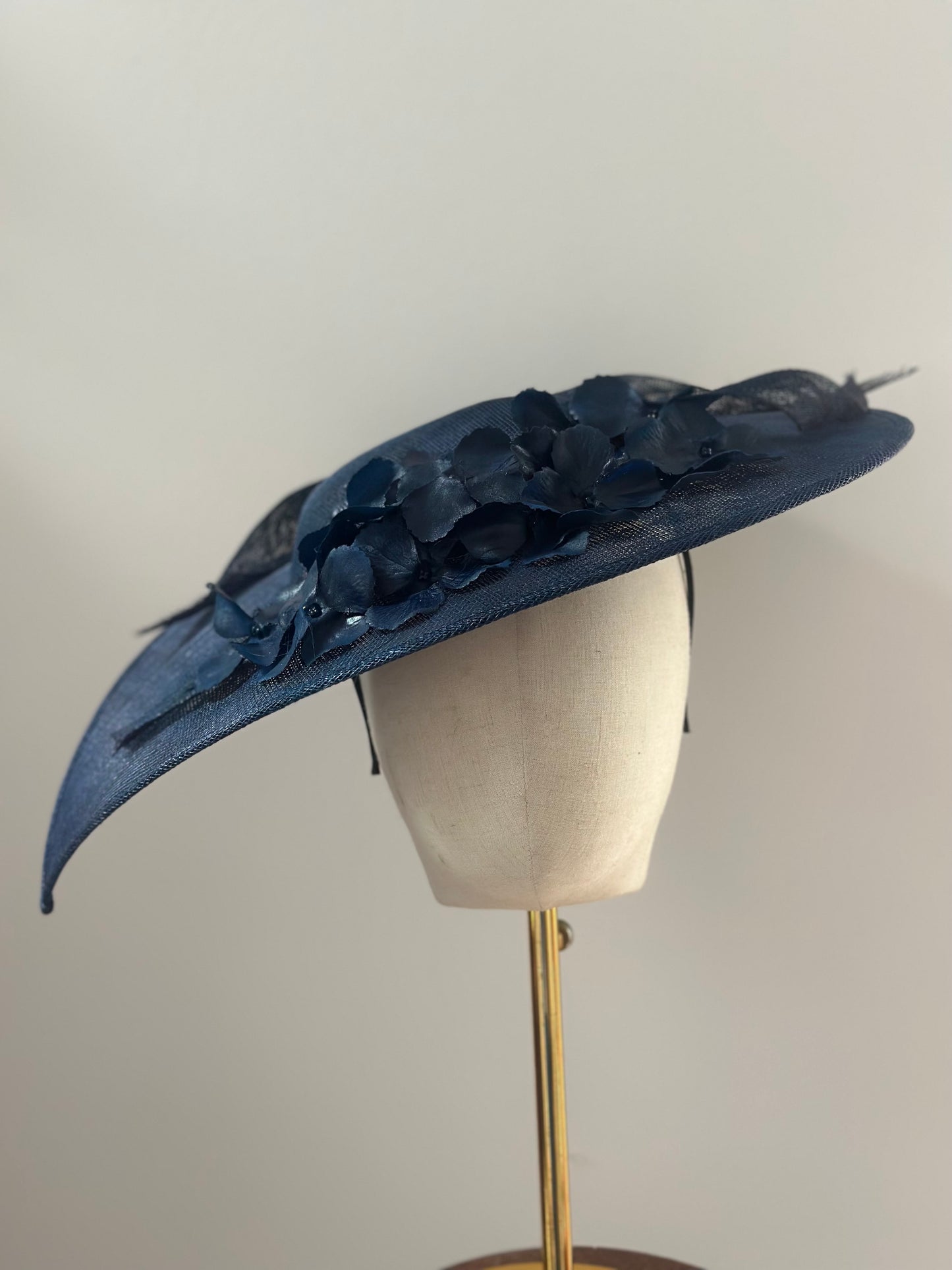Navy pointed saucer headpiece