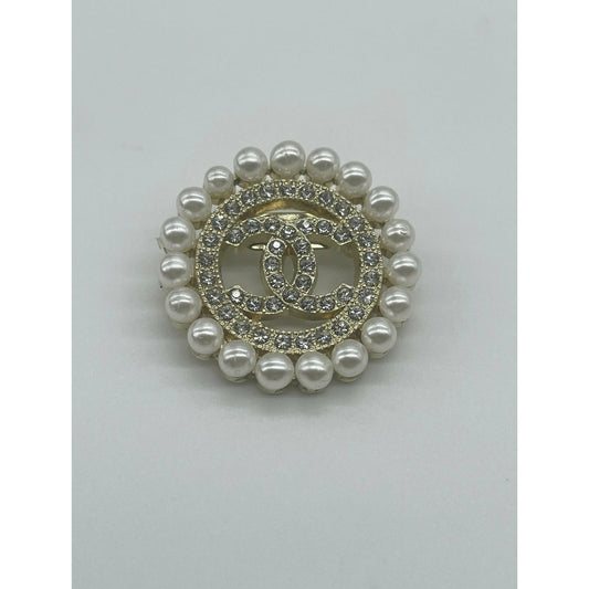 Pearl circular brooch