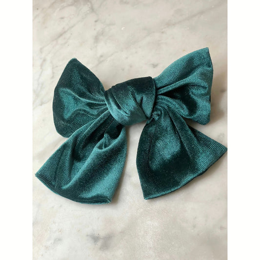 Green velvet bow