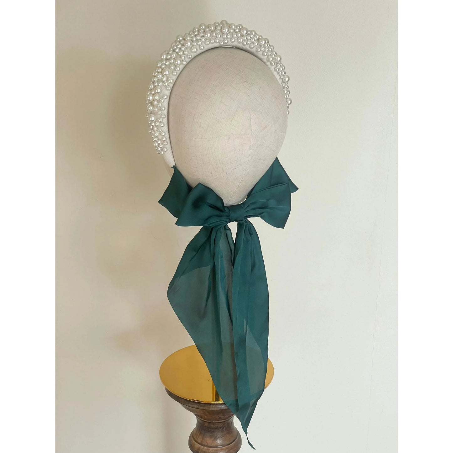 Pearl headband with Emerald bow