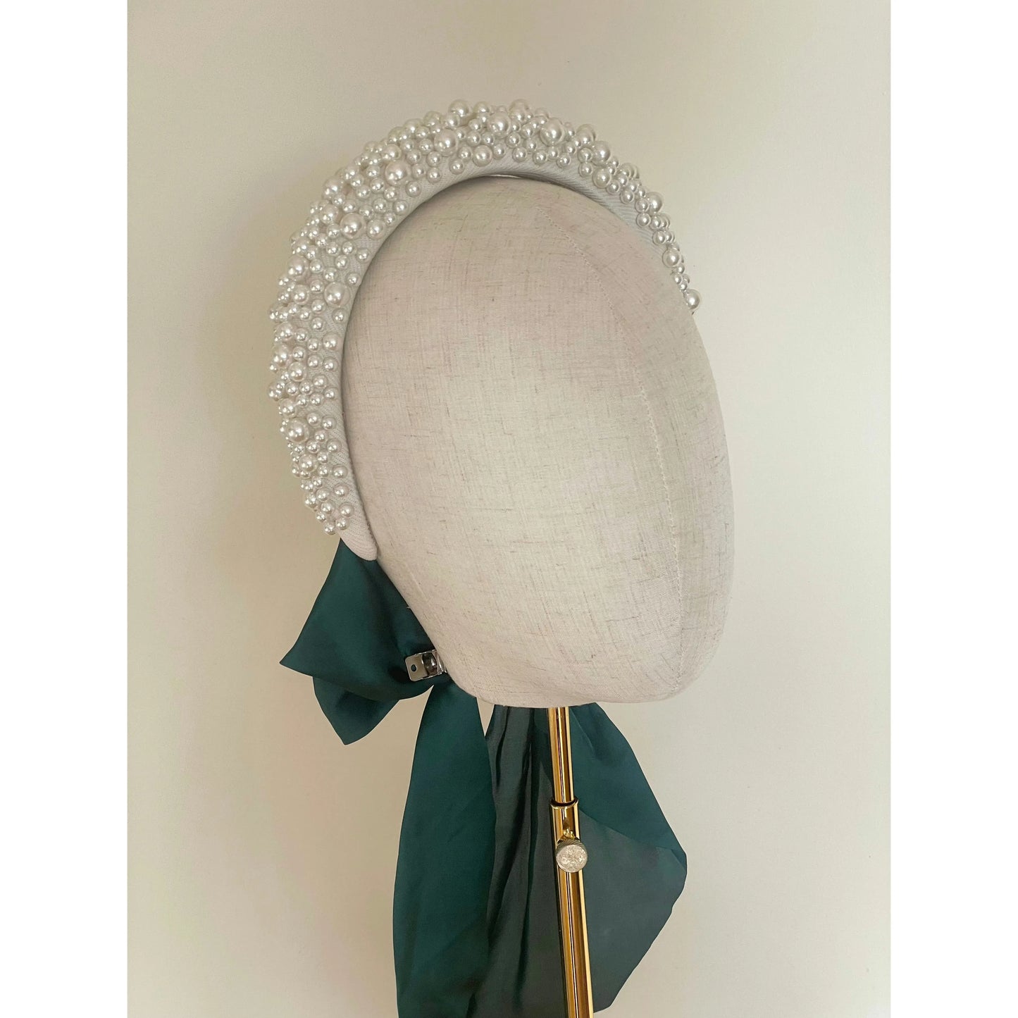 Pearl headband with Emerald bow