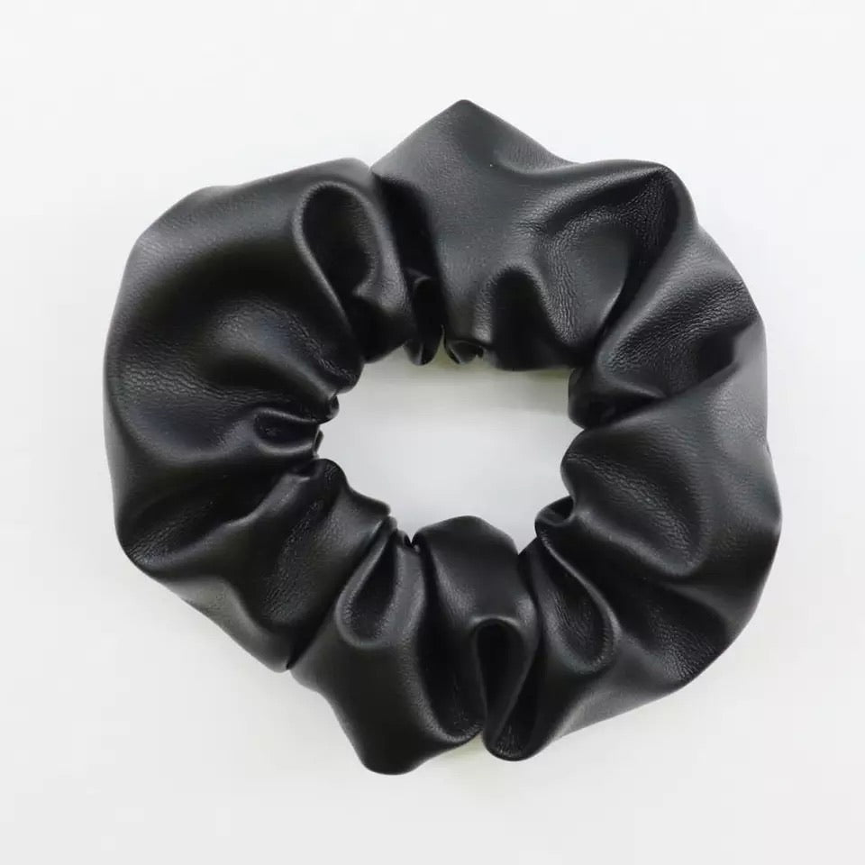 Leather Scrunchie “black”