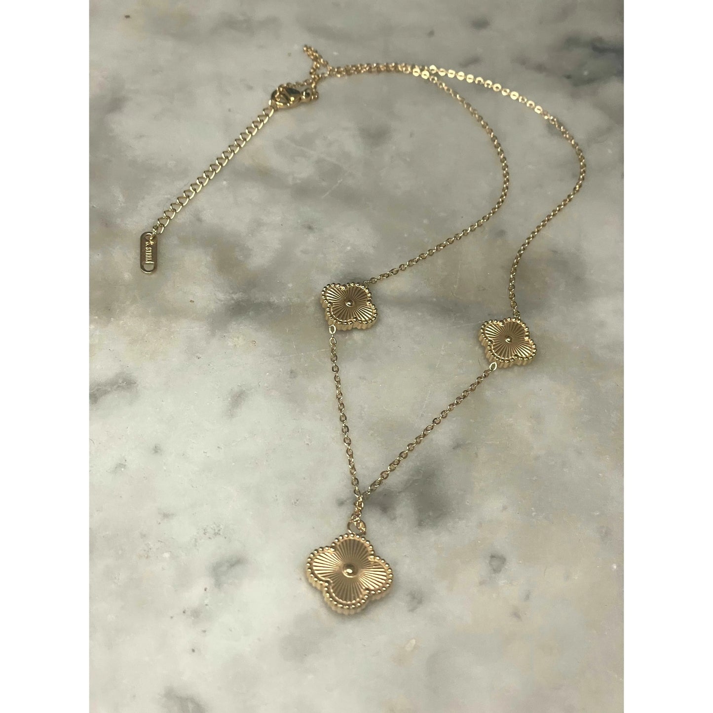 3 gold flower necklace